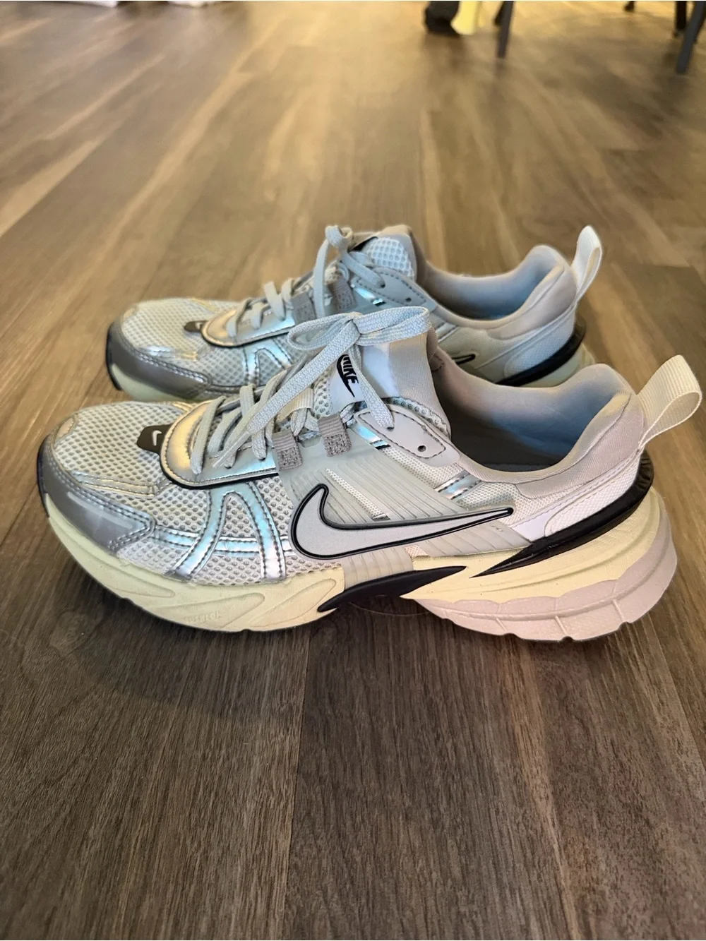Nike Y2K Run Silver and White Women's Sneakers Size 8